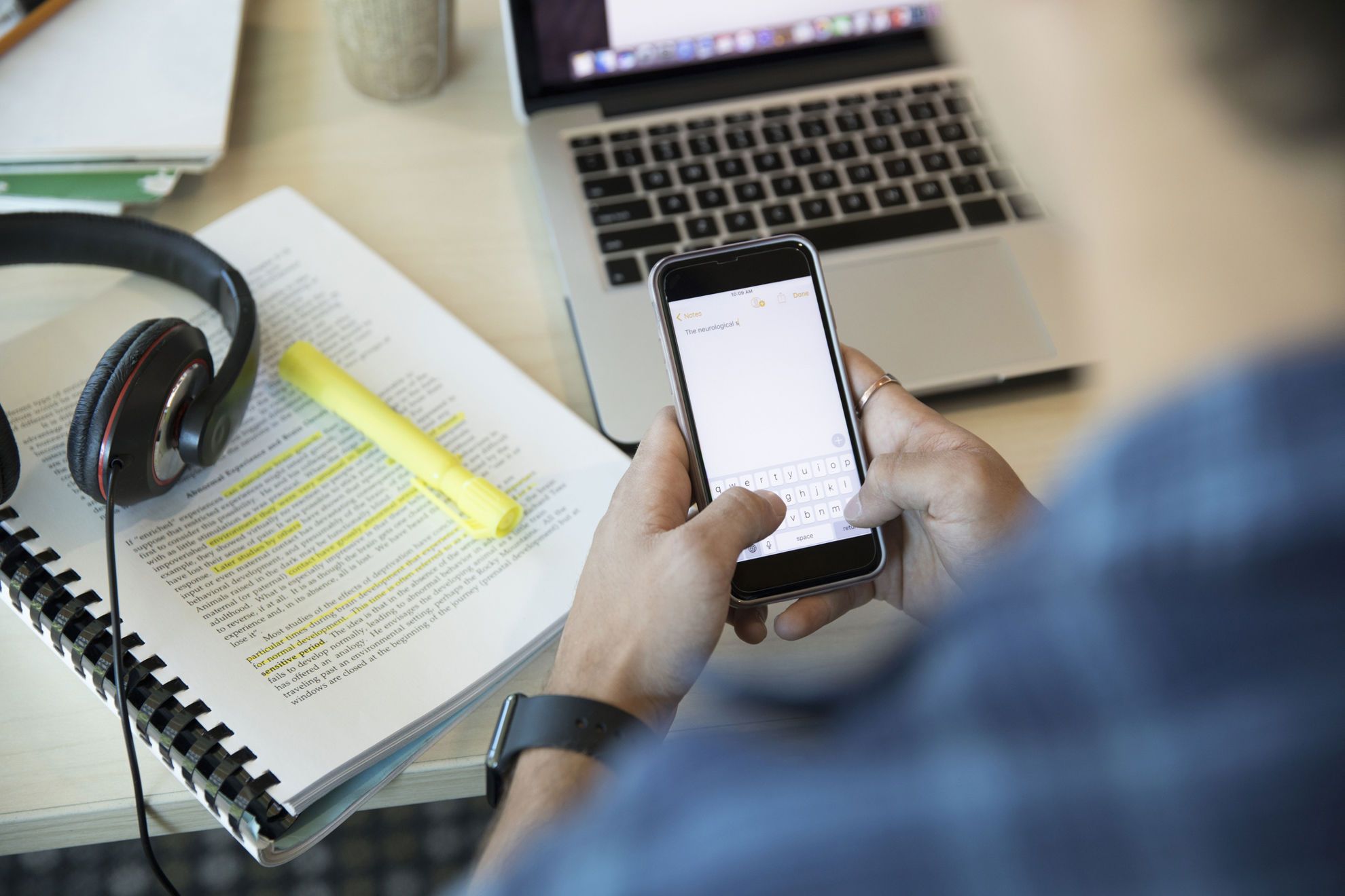 How to manage your side hustle while studying #NaturalBornHustler